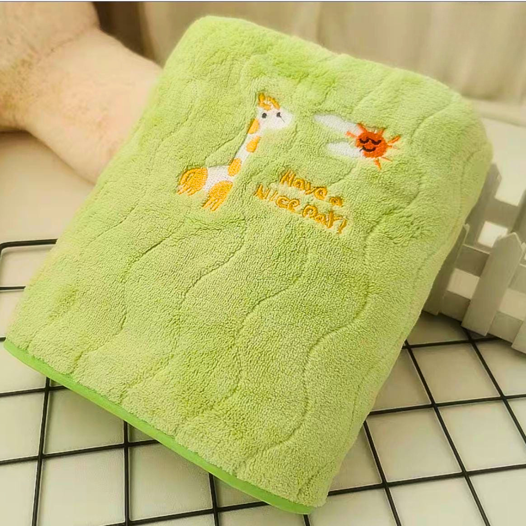 Premium Kids Bath Towel | Quick Drying - Baby Giraffe